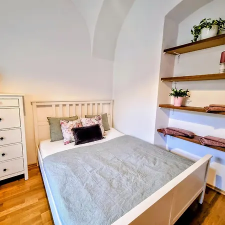 Tobias Old Town With 1 Free Offsite Parking